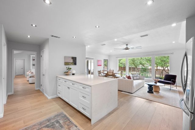 6104 Carry Back LN, Austin, TX 78746