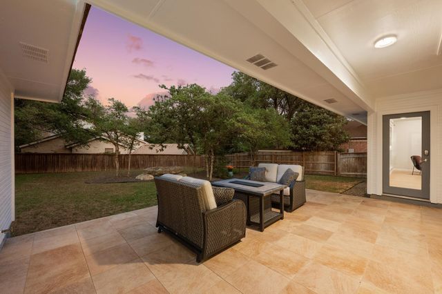 6104 Carry Back LN, Austin, TX 78746