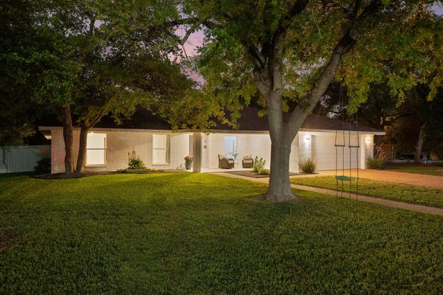 6104 Carry Back LN, Austin, TX 78746