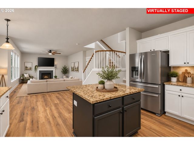 18792 SUNBLAZE Dr, Oregon City, OR 97045