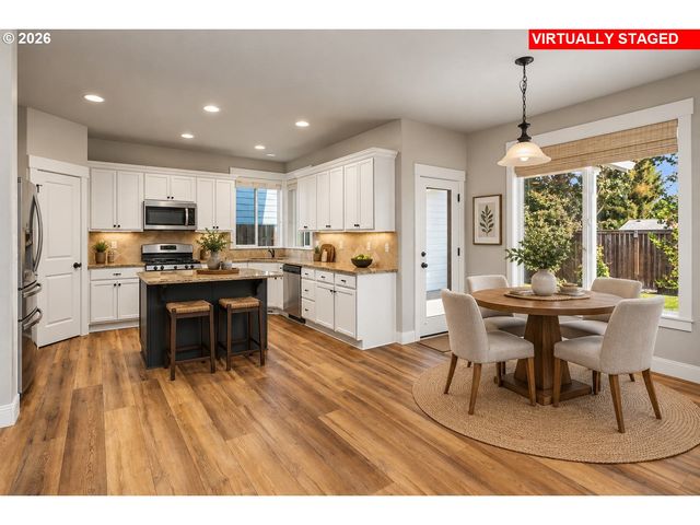 18792 SUNBLAZE Dr, Oregon City, OR 97045