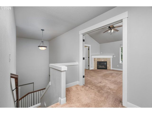 18792 SUNBLAZE Dr, Oregon City, OR 97045