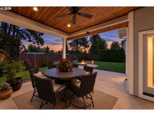 18792 SUNBLAZE Dr, Oregon City, OR 97045