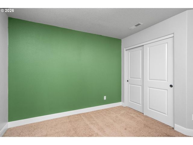 18792 SUNBLAZE Dr, Oregon City, OR 97045