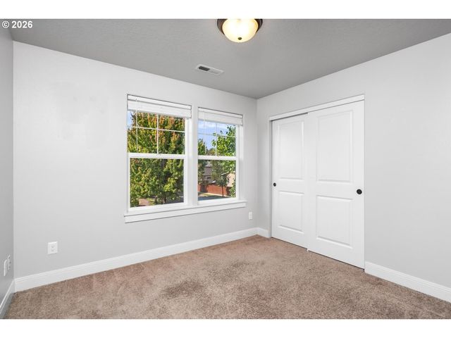 18792 SUNBLAZE Dr, Oregon City, OR 97045