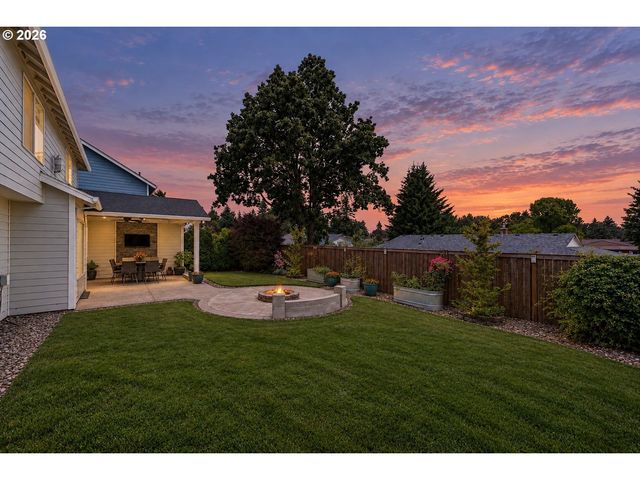 18792 SUNBLAZE Dr, Oregon City, OR 97045