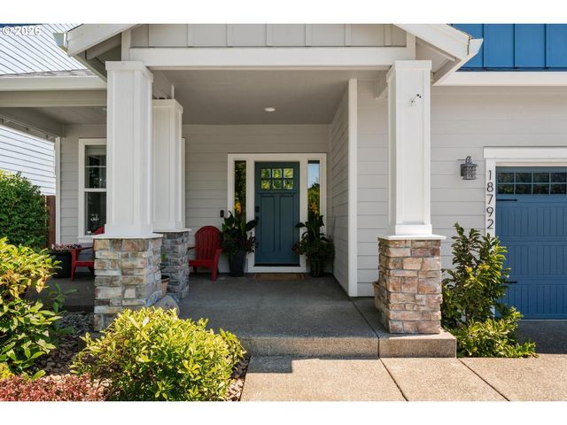 18792 SUNBLAZE Dr, Oregon City, OR 97045