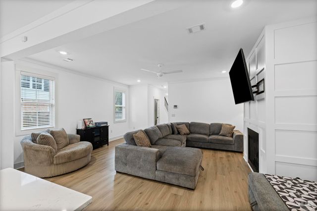 1421 E Texar Dr, Pensacola, FL 32503