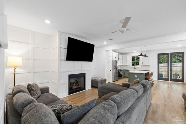 1421 E Texar Dr, Pensacola, FL 32503