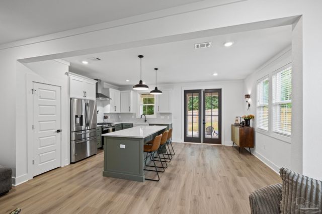 1421 E Texar Dr, Pensacola, FL 32503