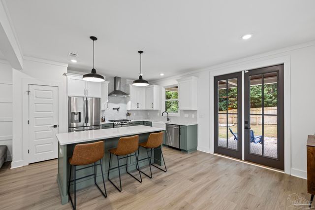 1421 E Texar Dr, Pensacola, FL 32503