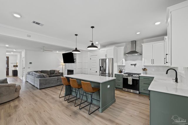 1421 E Texar Dr, Pensacola, FL 32503