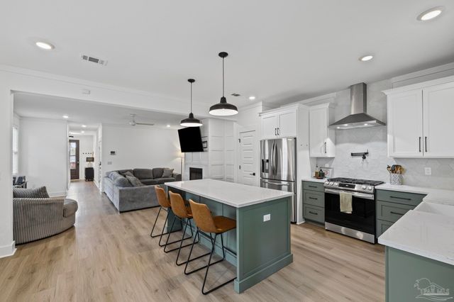 1421 E Texar Dr, Pensacola, FL 32503