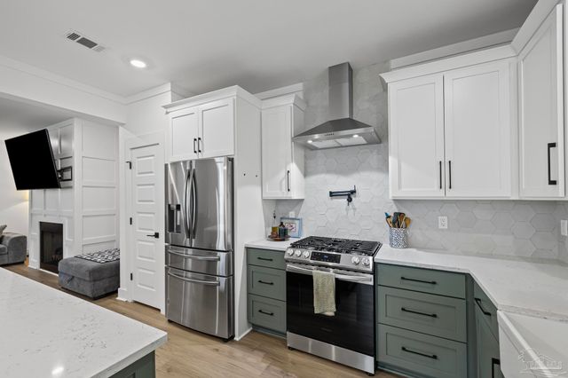 1421 E Texar Dr, Pensacola, FL 32503