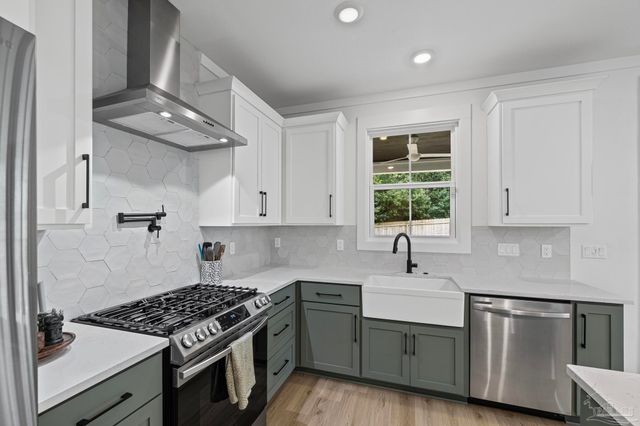 1421 E Texar Dr, Pensacola, FL 32503