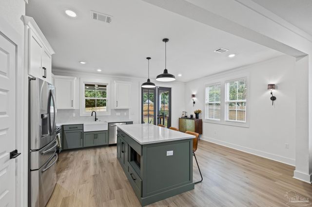 1421 E Texar Dr, Pensacola, FL 32503