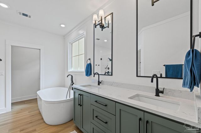 1421 E Texar Dr, Pensacola, FL 32503