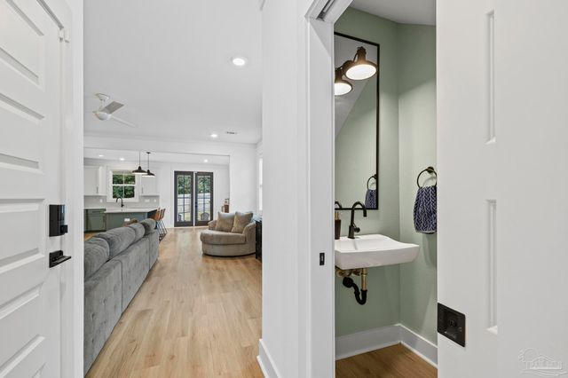 1421 E Texar Dr, Pensacola, FL 32503