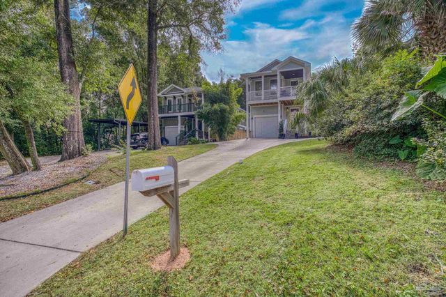 1421 E Texar Dr, Pensacola, FL 32503