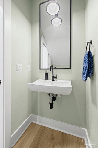 1421 E Texar Dr, Pensacola, FL 32503