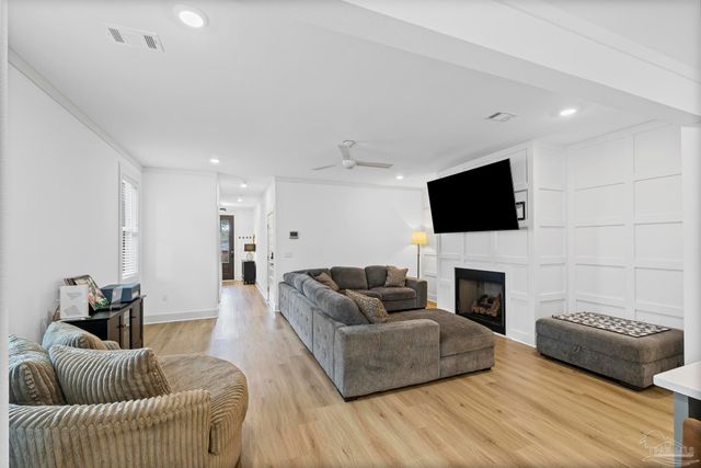 1421 E Texar Dr, Pensacola, FL 32503