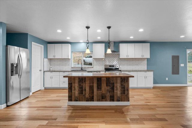 2526 Upper River Road, Grants Pass, OR 97526