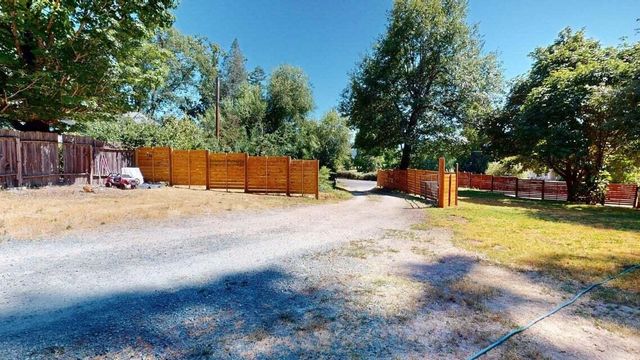 2526 Upper River Road, Grants Pass, OR 97526