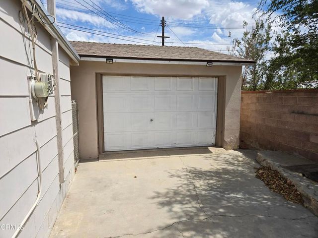 44226 2nd Street E, Lancaster, CA 93535