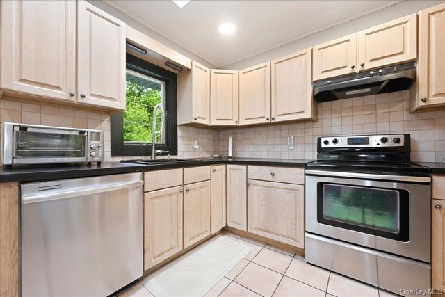658 Richmond Road, East Meadow, NY 11554