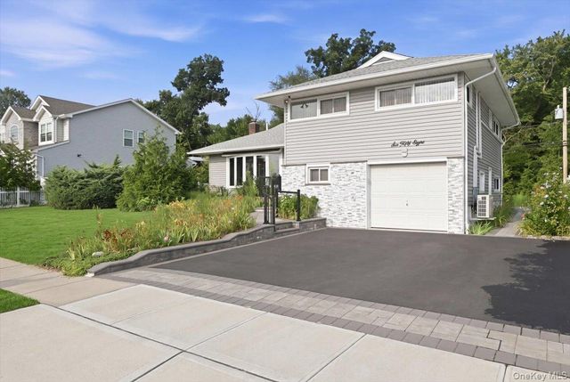 658 Richmond Road, East Meadow, NY 11554