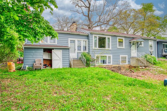5985 Rowley Boulevard, Waterford Charter Township, MI 48329