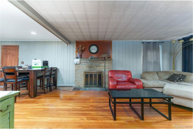 5985 Rowley Boulevard, Waterford Charter Township, MI 48329