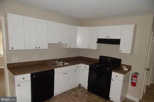 32 KESWICK AVE, Ewing, NJ 08638