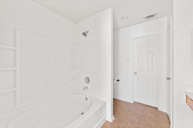 6 Druids Glen Place, The Woodlands, TX 77382