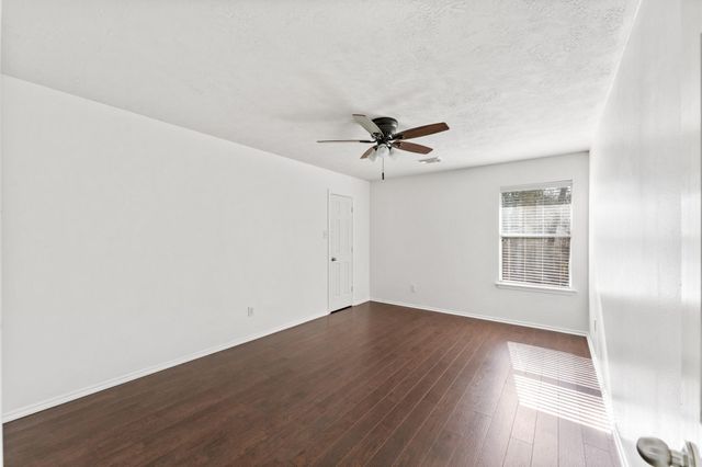 6 Druids Glen Place, The Woodlands, TX 77382