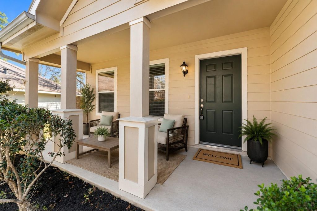 6 Druids Glen Place, The Woodlands, TX 77382