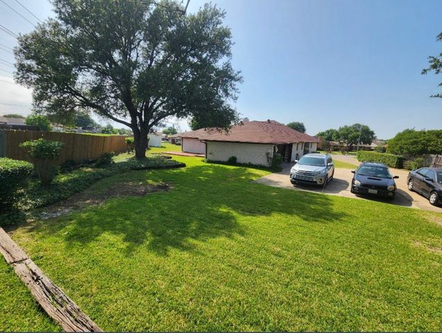 2212 Southern Court, Carrollton, TX 75006