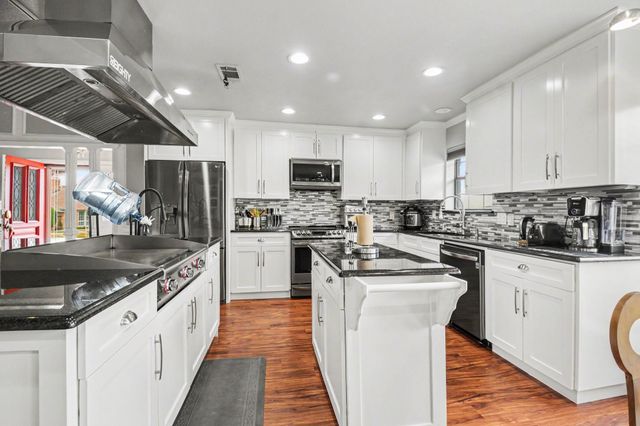 2212 Southern Court, Carrollton, TX 75006