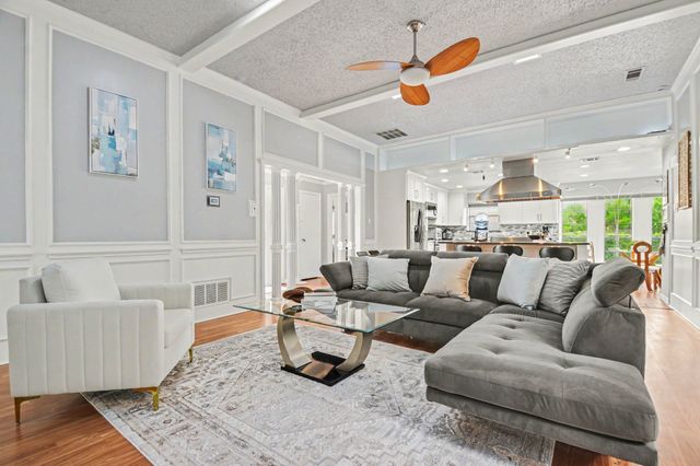 2212 Southern Court, Carrollton, TX 75006