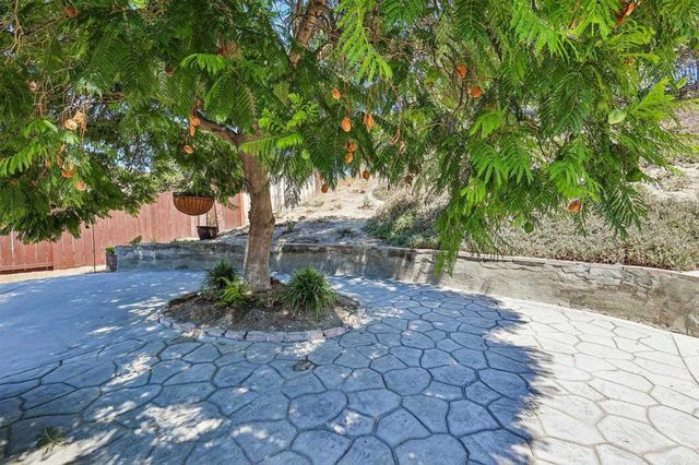 9510 Tuthill Way, Santee, CA 92071