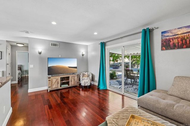 9510 Tuthill Way, Santee, CA 92071