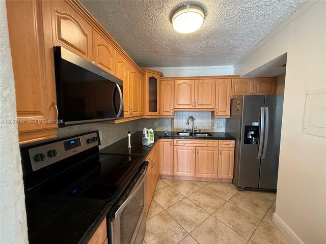 2025 NE 164th St 507, North Miami Beach, FL 33162