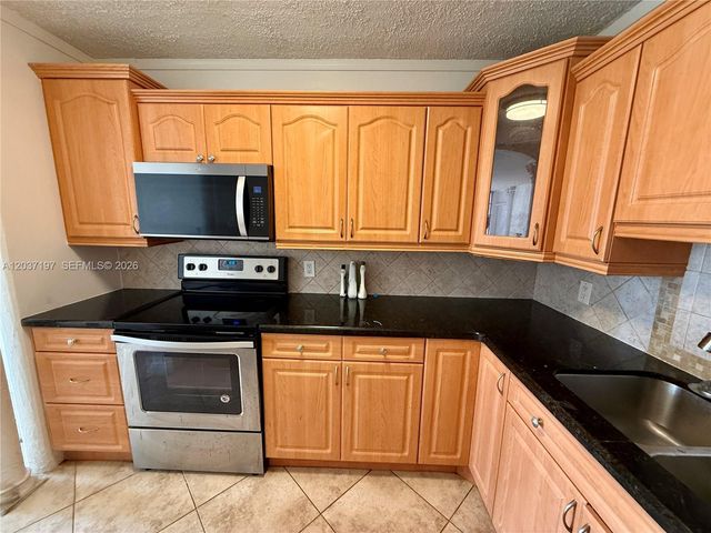 2025 NE 164th St 507, North Miami Beach, FL 33162