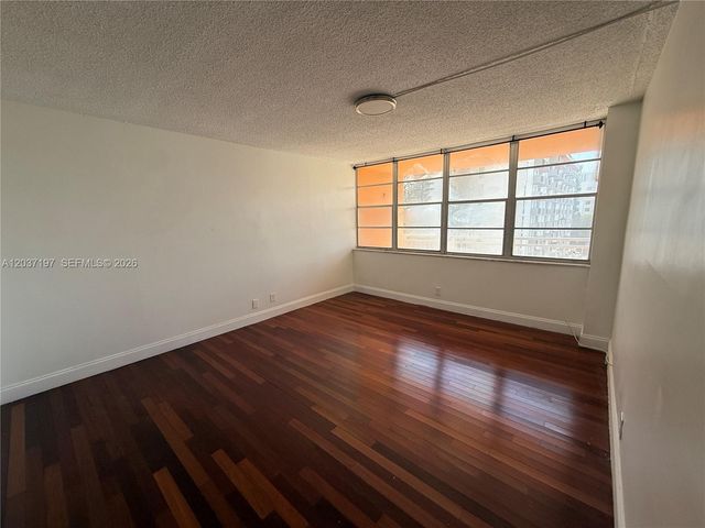 2025 NE 164th St 507, North Miami Beach, FL 33162