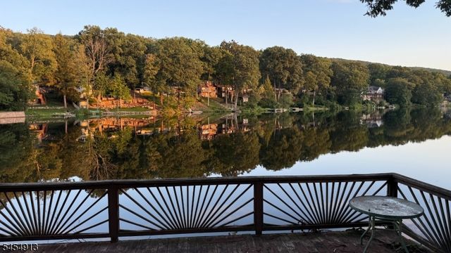 52 Horseshoe Dr, Jefferson Twp., NJ 07438