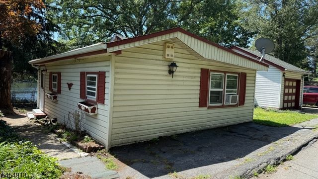 52 Horseshoe Dr, Jefferson Twp., NJ 07438