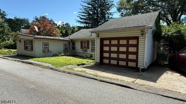 52 Horseshoe Dr, Jefferson Twp., NJ 07438