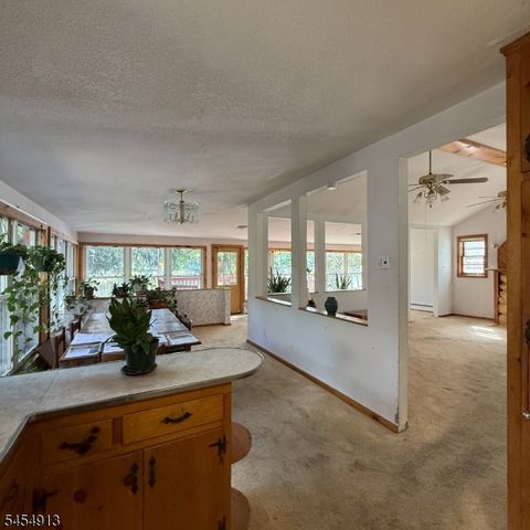 52 Horseshoe Dr, Jefferson Twp., NJ 07438