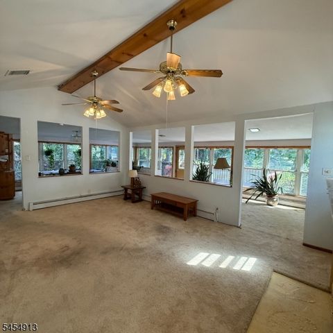 52 Horseshoe Dr, Jefferson Twp., NJ 07438