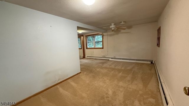 52 Horseshoe Dr, Jefferson Twp., NJ 07438